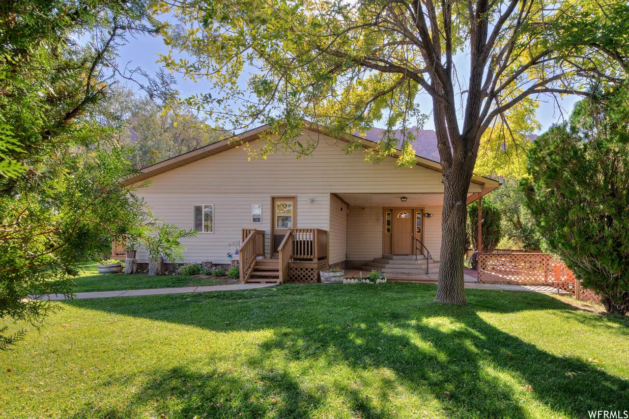 2551 Roberts Dr - Photo 1