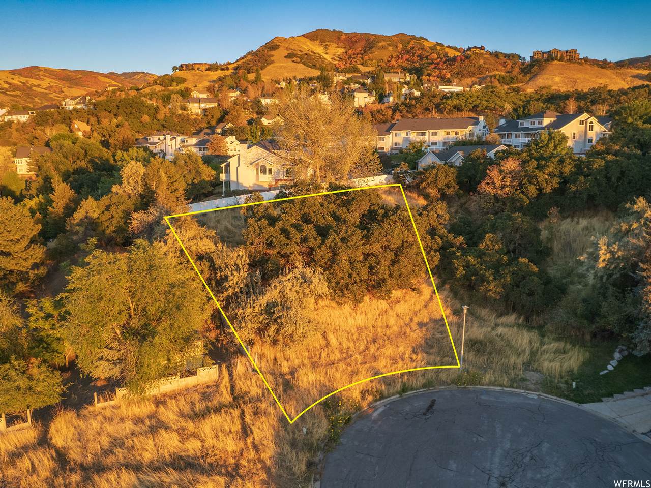 3721 Oakridge Ct - Photo 1