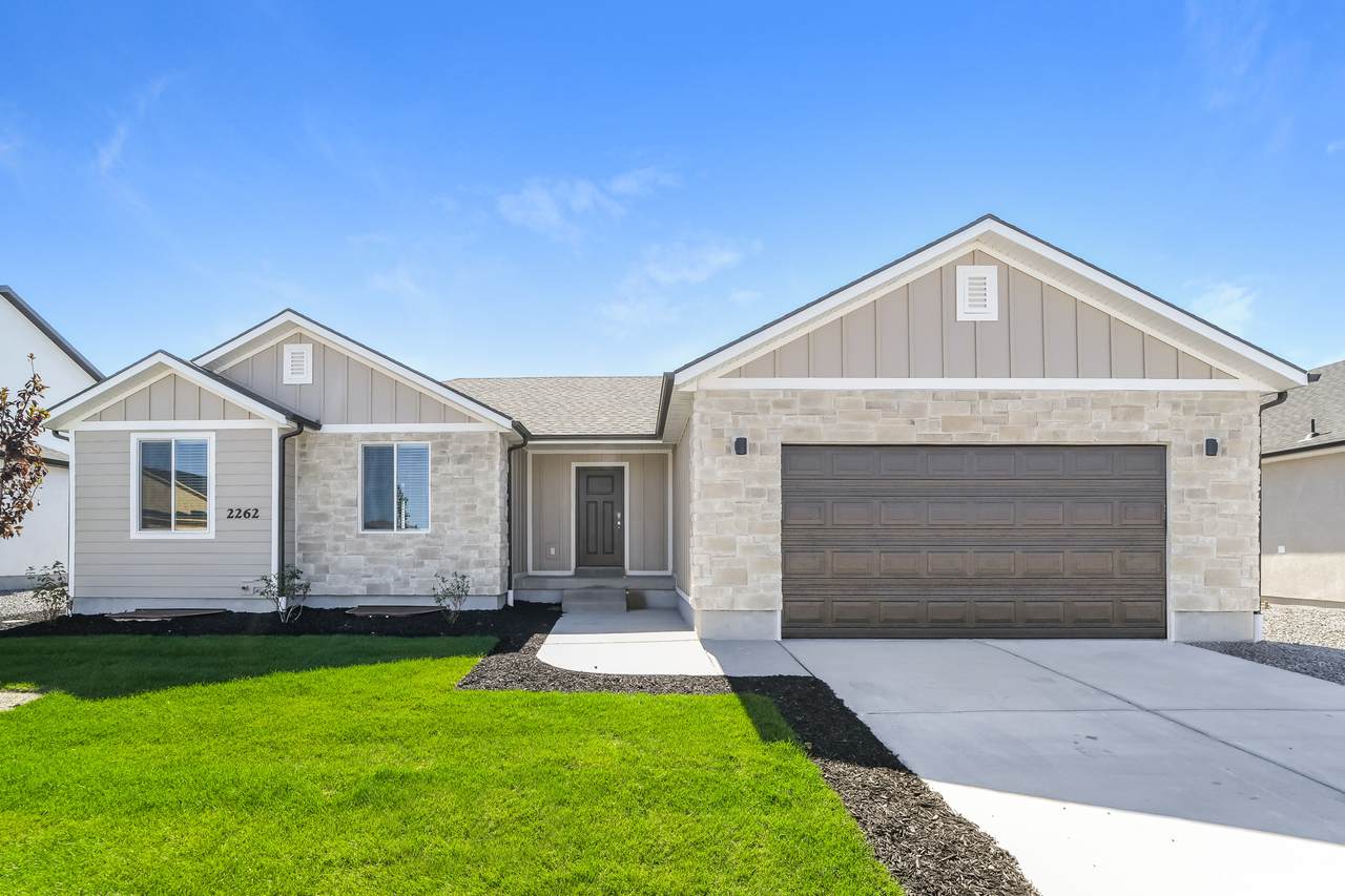 2262 Woodbury Ln - Photo 1