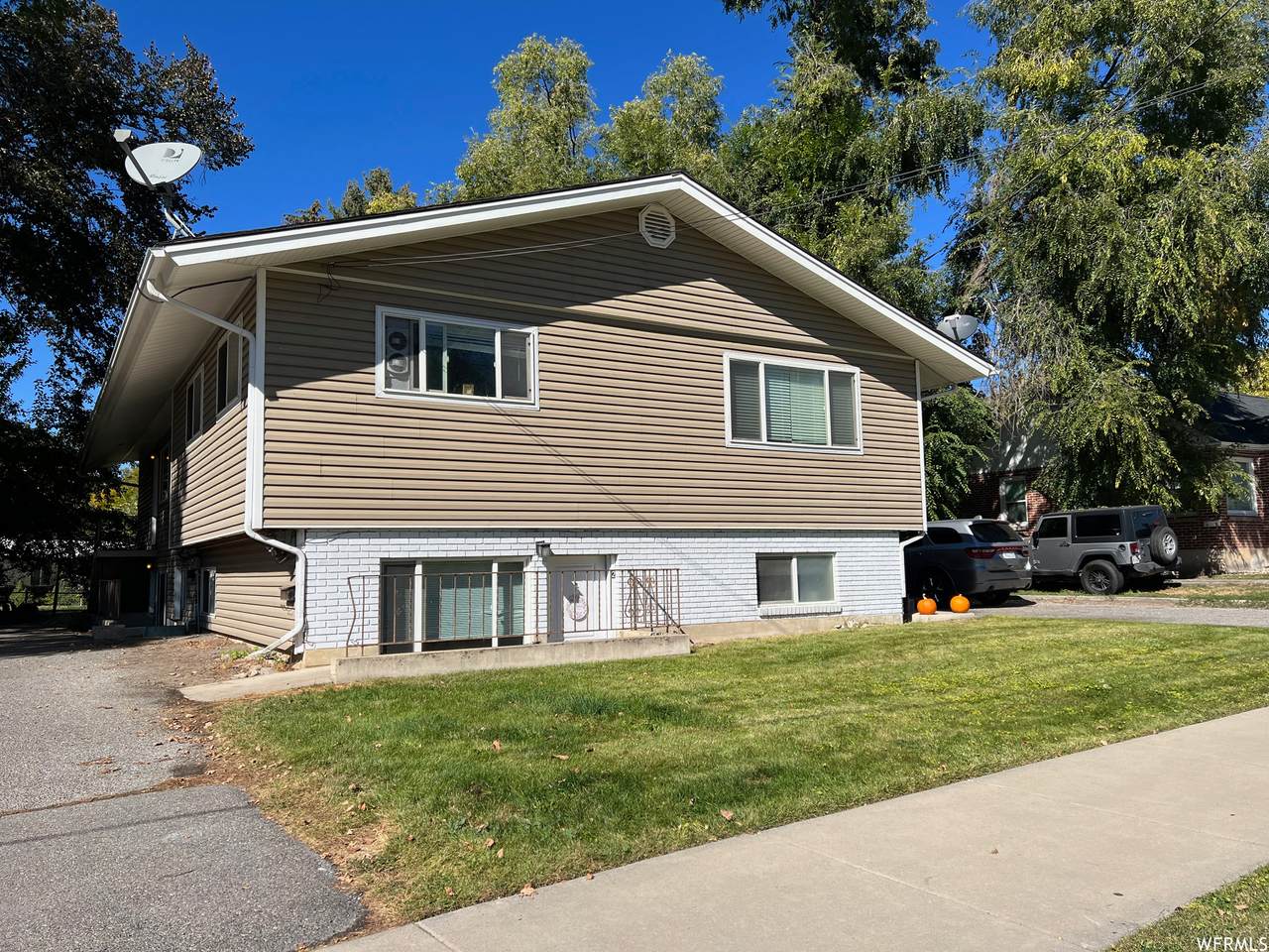 5 Riverside Dr - Photo 1