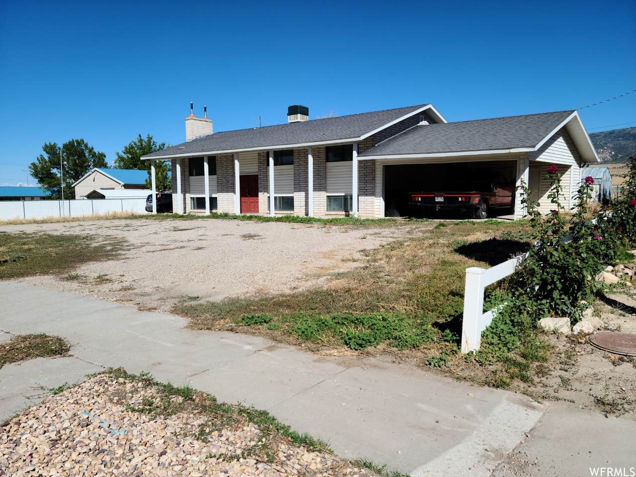 650 Main St - Photo 1