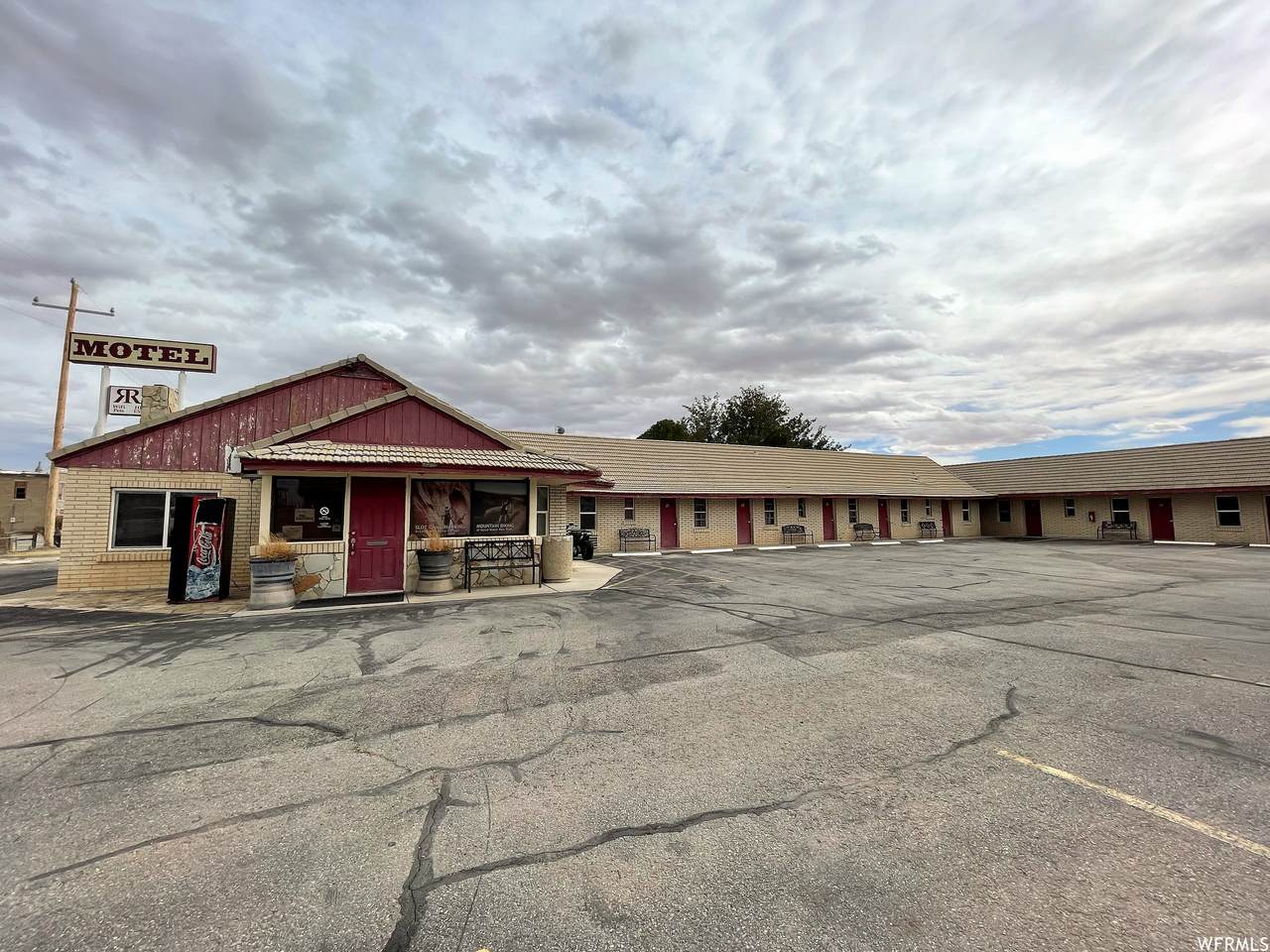 325 Main St - Photo 1