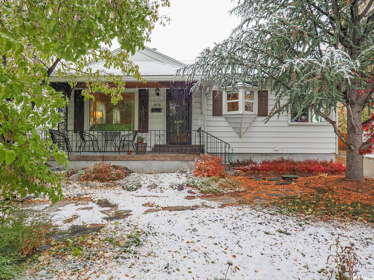 1979 Westminster Ave - Photo 1