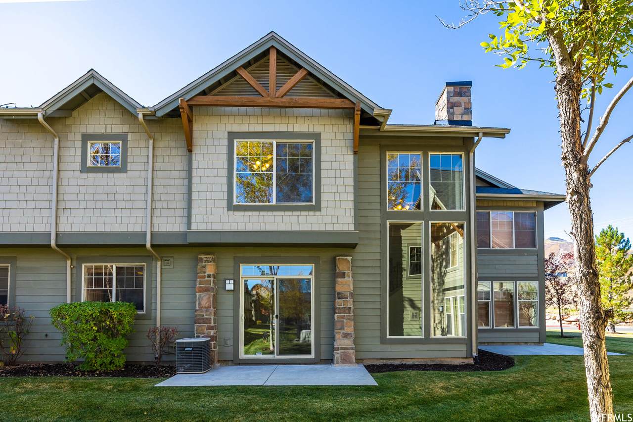 6078 Fox Point Cir - Photo 1