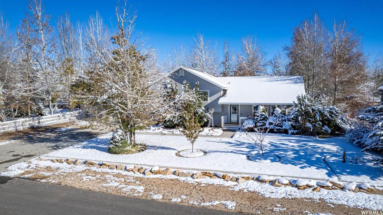 755 Oak Ln - Photo 1