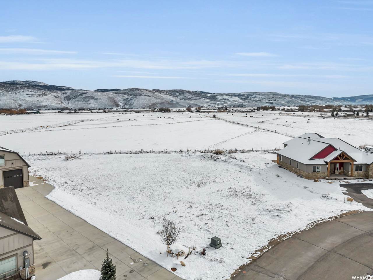 732 Spruce Way - Photo 1