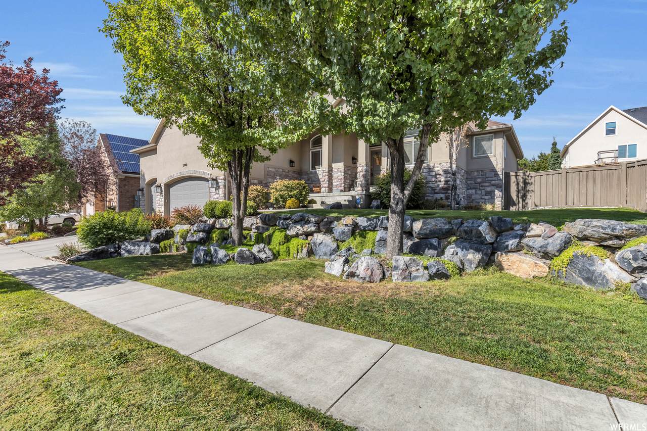 2448 Stonehaven Loop - Photo 1