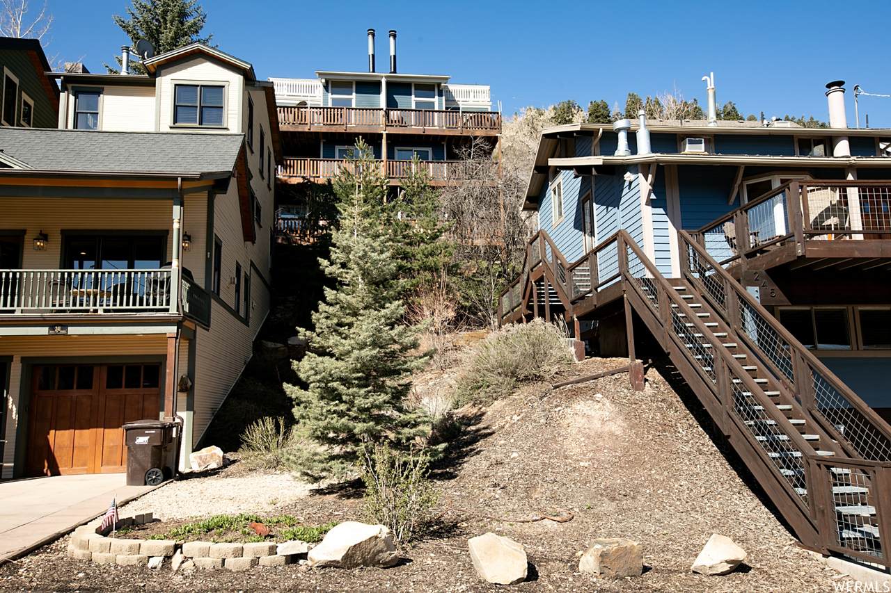243 Woodside Ave - Photo 1