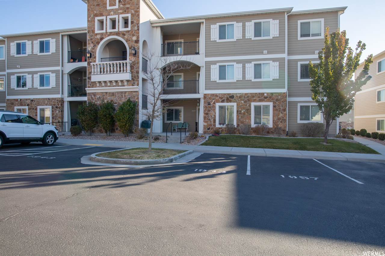 1937 Crest Rd - Photo 1