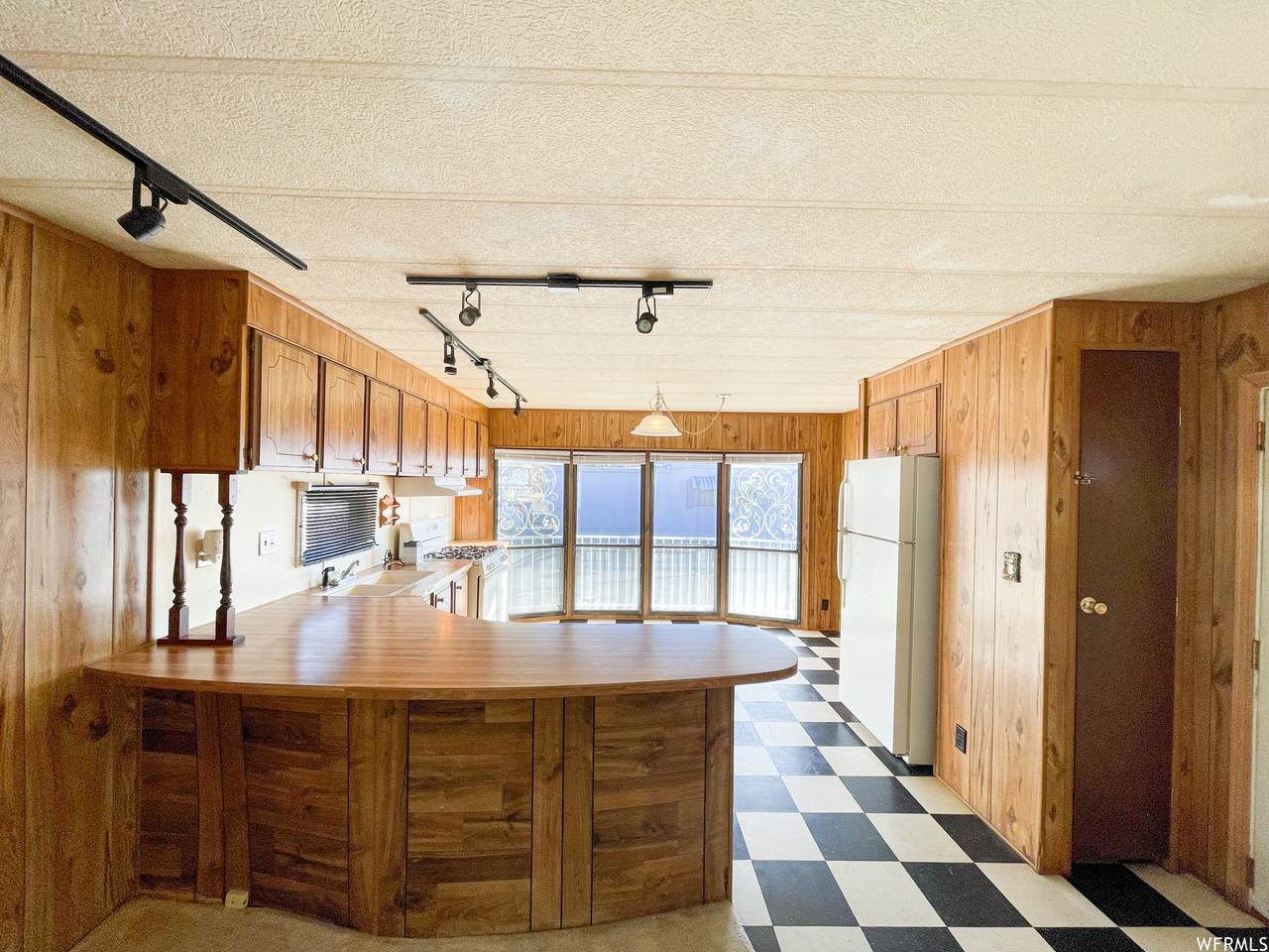 333 Childs Ave - Photo 1
