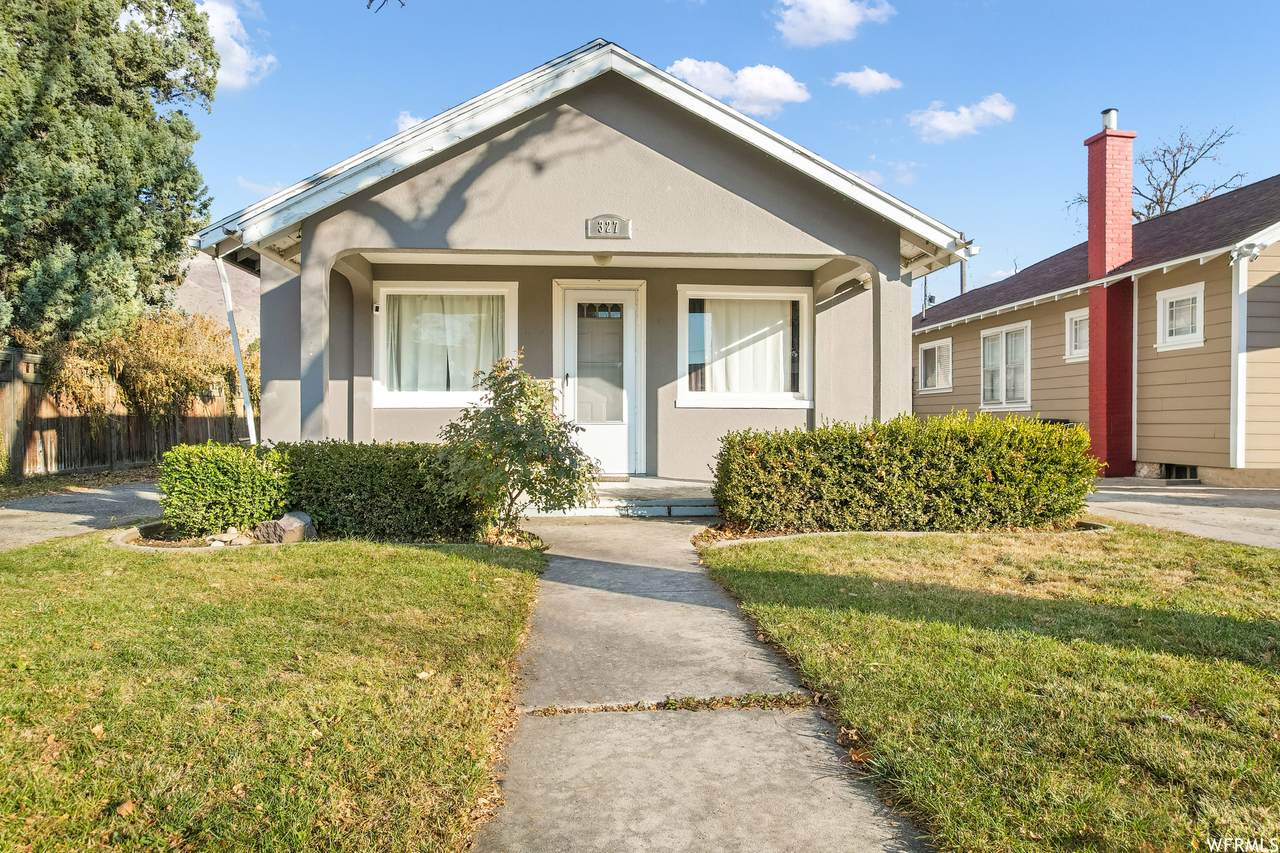 327 100 St - Photo 1