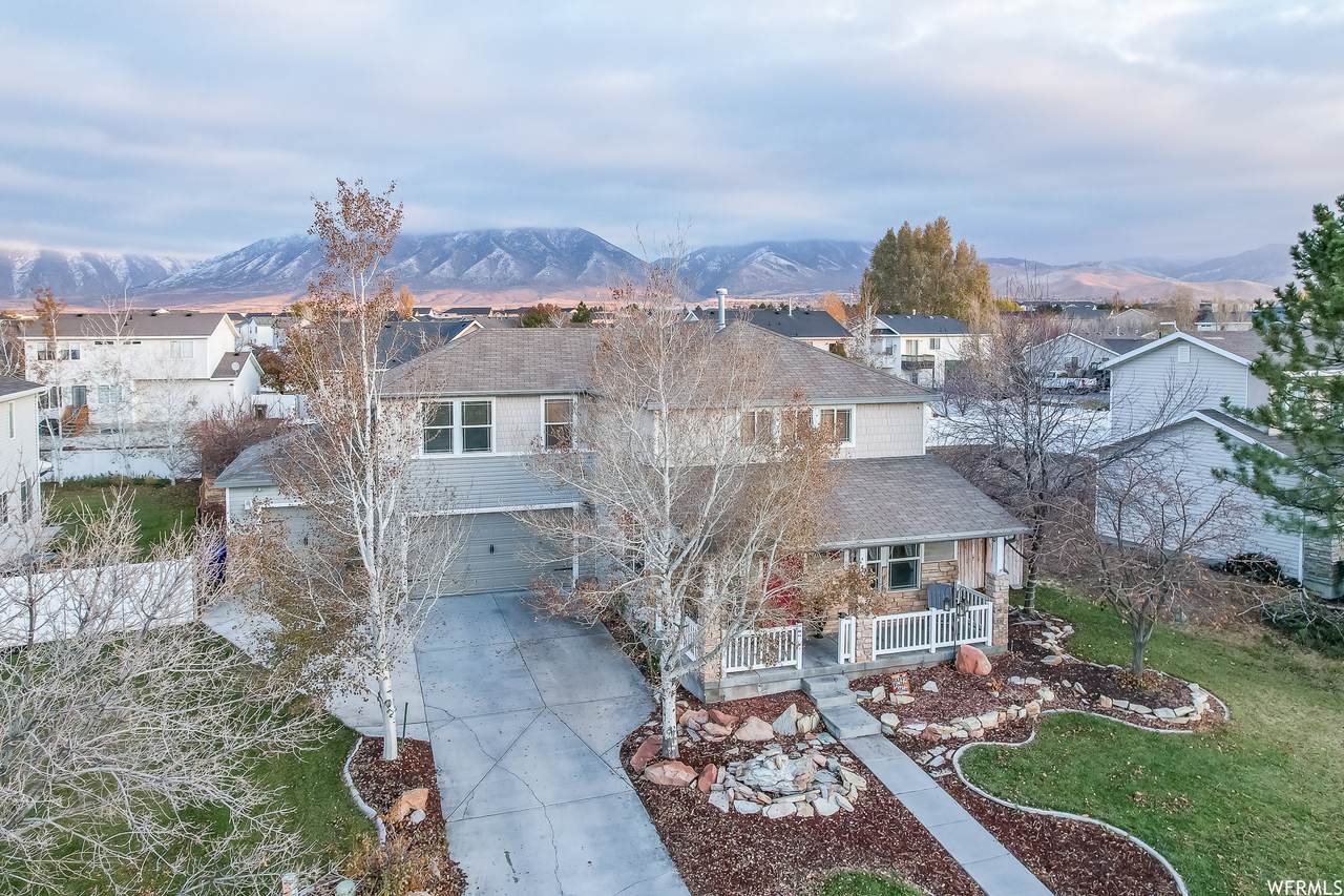 1686 Dean Ave - Photo 1