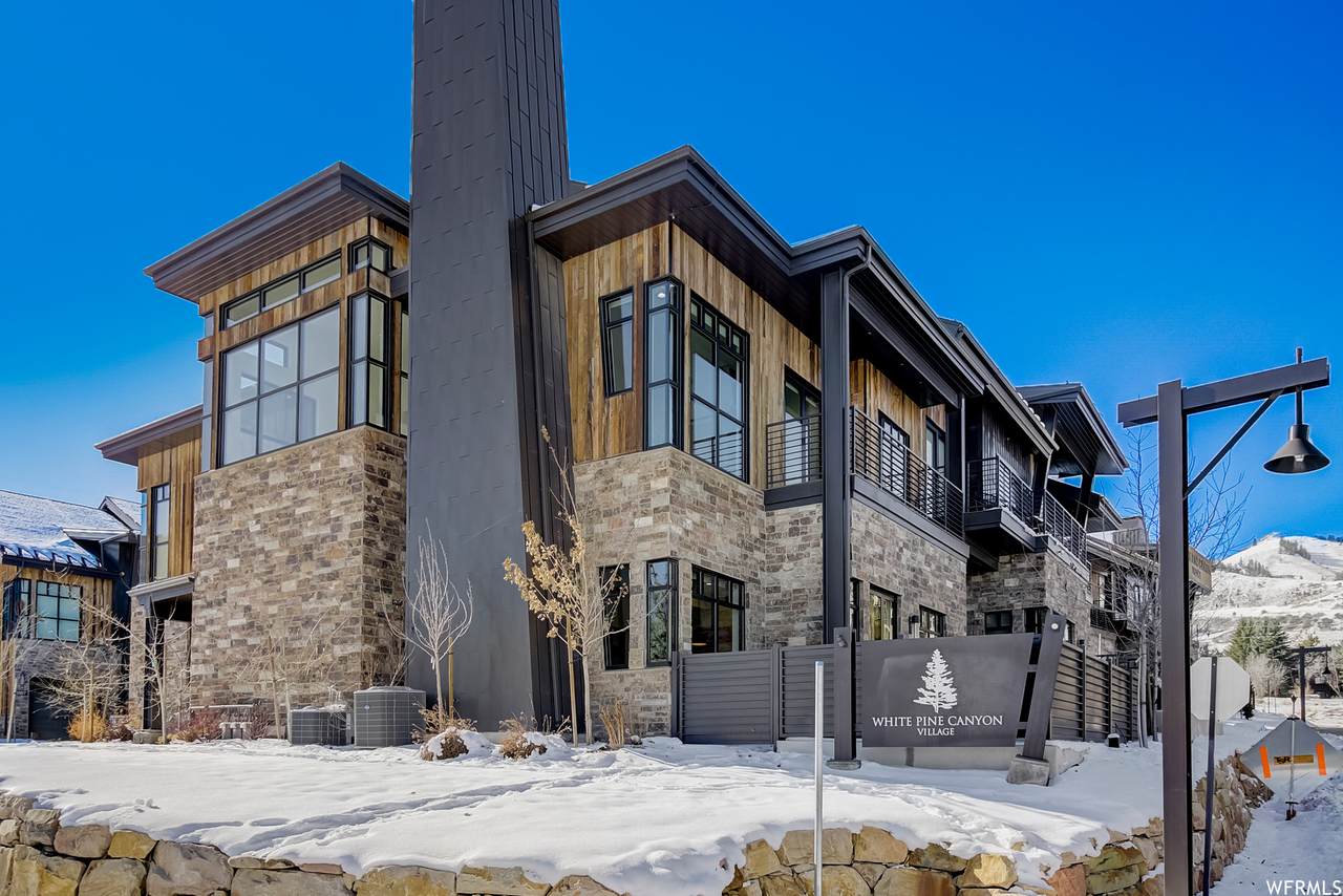 1884 Stone Hollow Ct - Photo 1