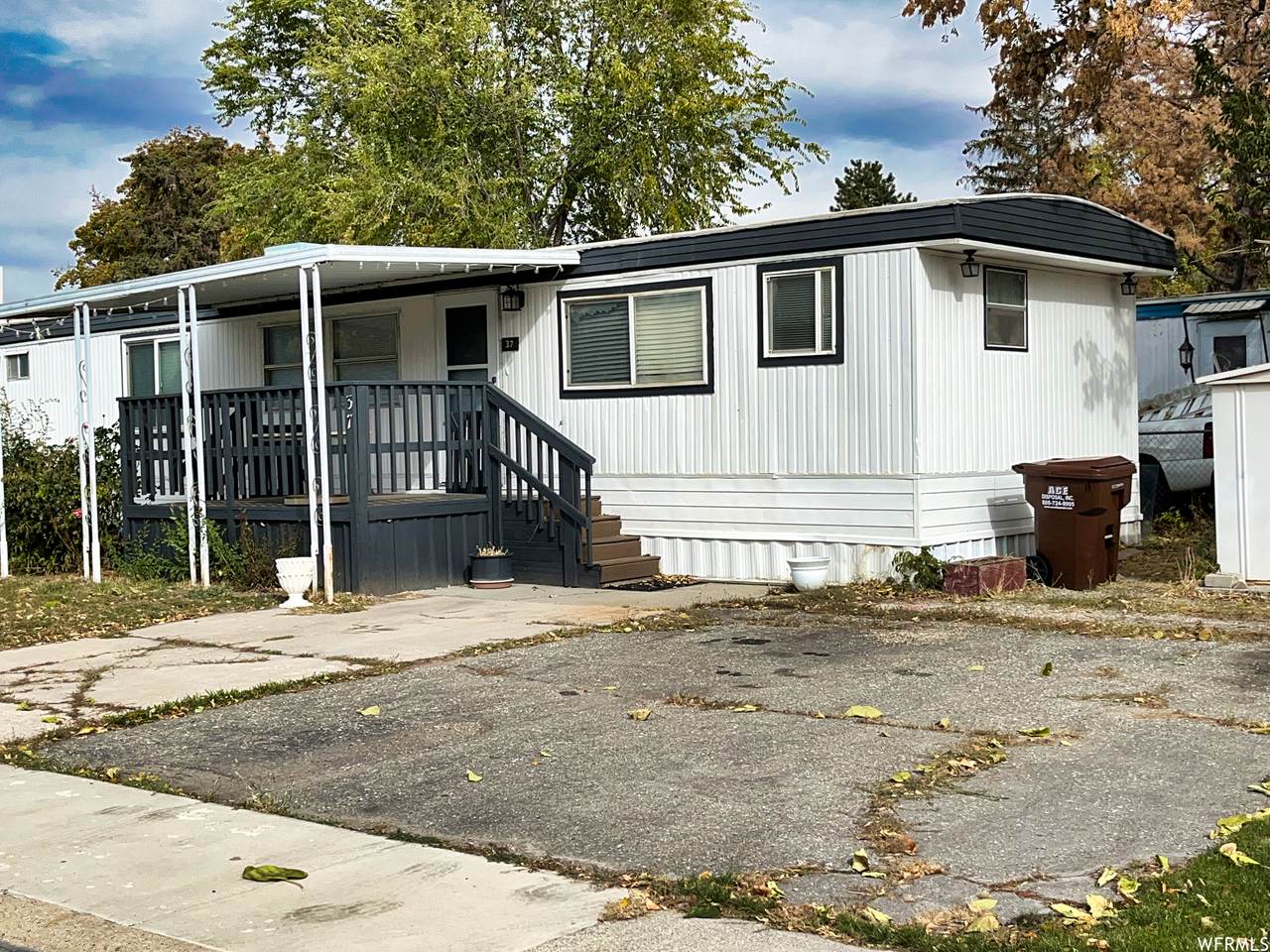 705 Redwood Rd - Photo 1