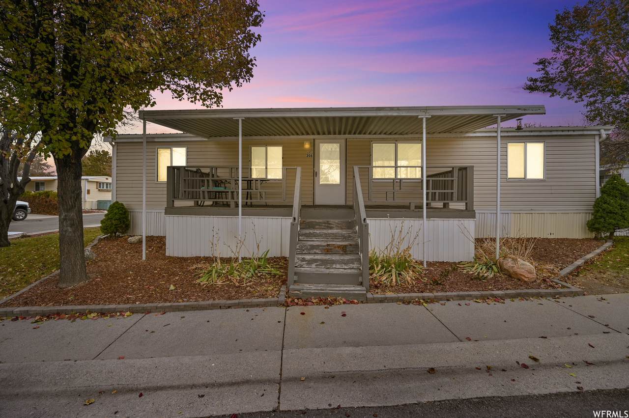 244 Crescent Pkwy - Photo 1