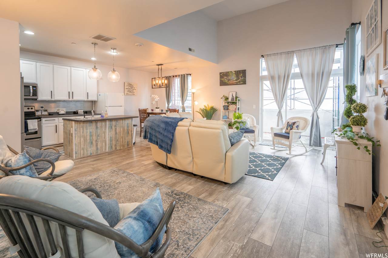 10384 Clarks Hill Dr - Photo 1