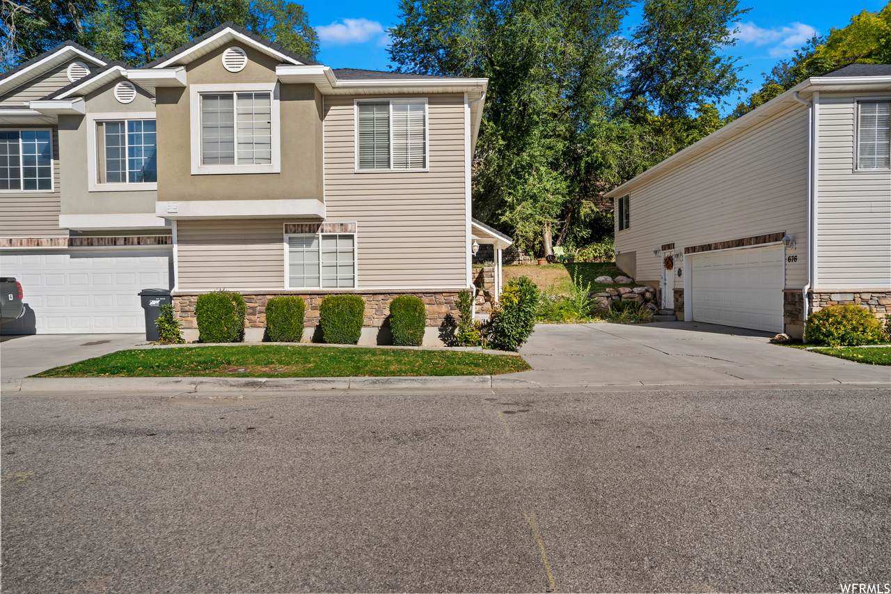 670 Plum Creek Ln - Photo 1