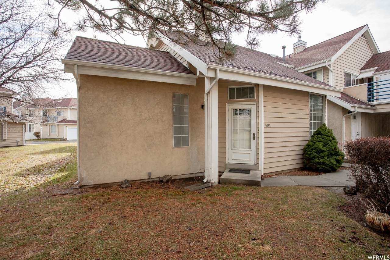 5433 Spinnaker Row - Photo 1