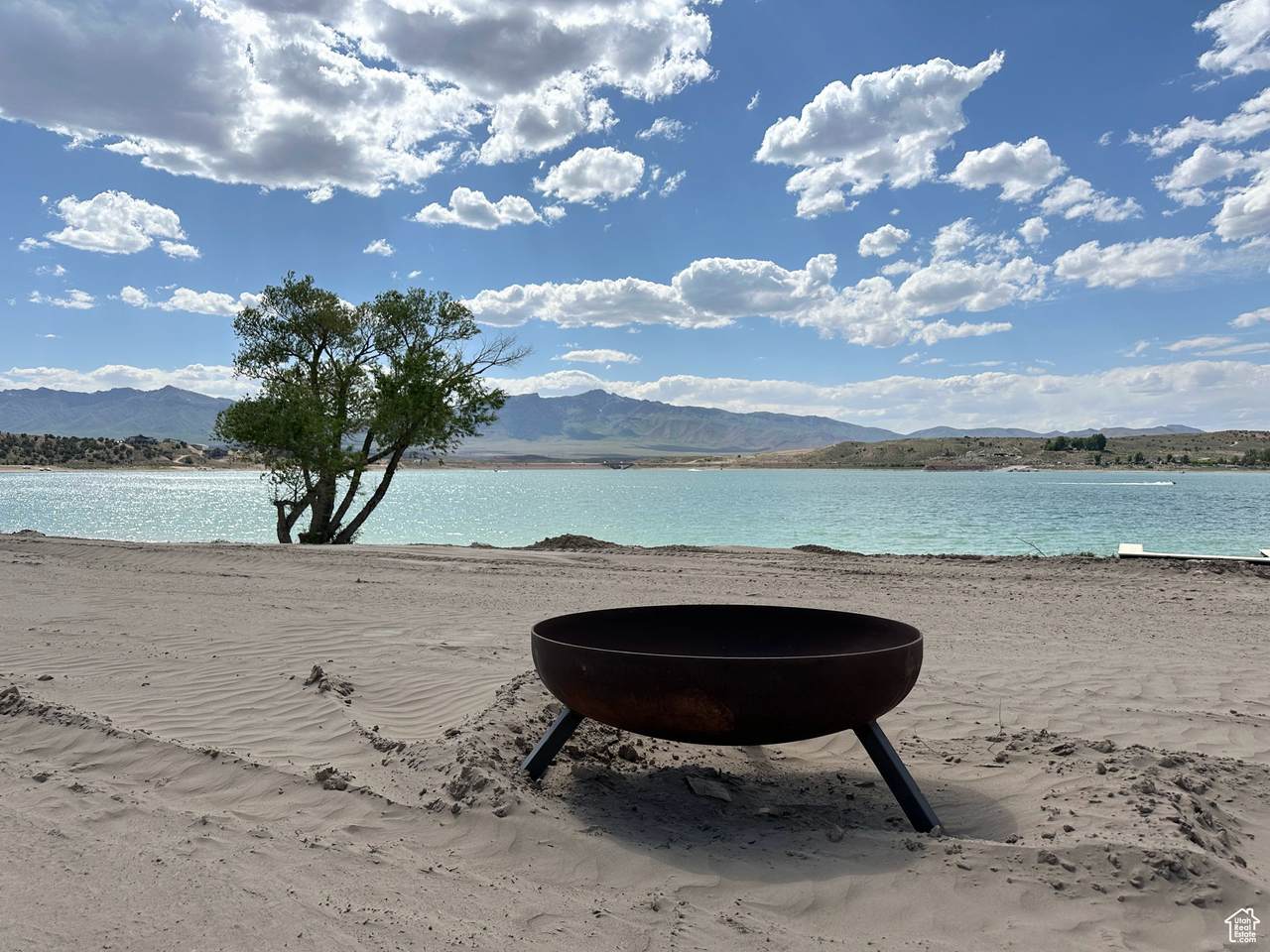 9390 Lakeside Cir - Photo 1