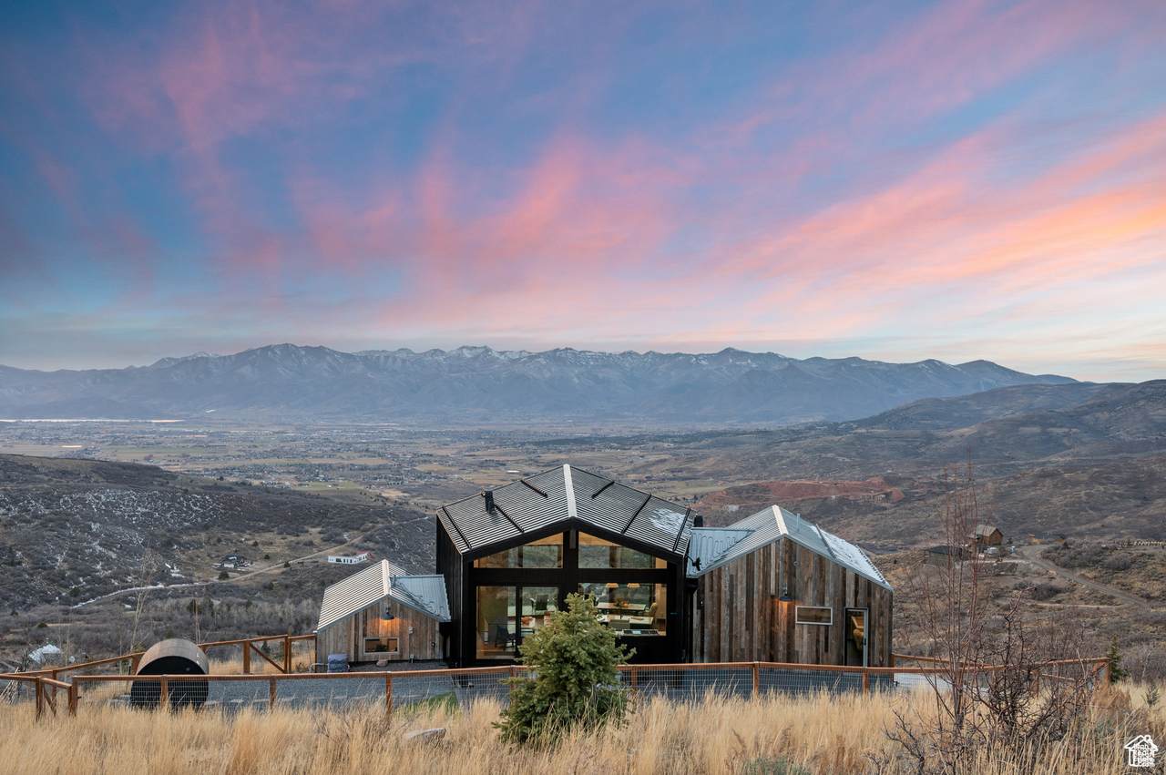 2047 Ridge Line Dr - Photo 1