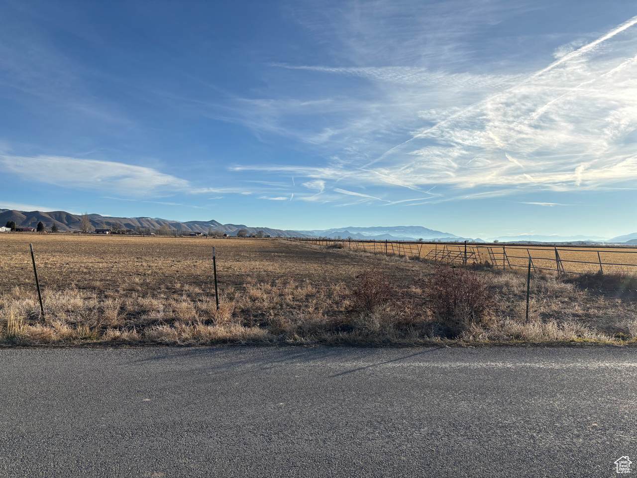 10715 14500 - Photo 1