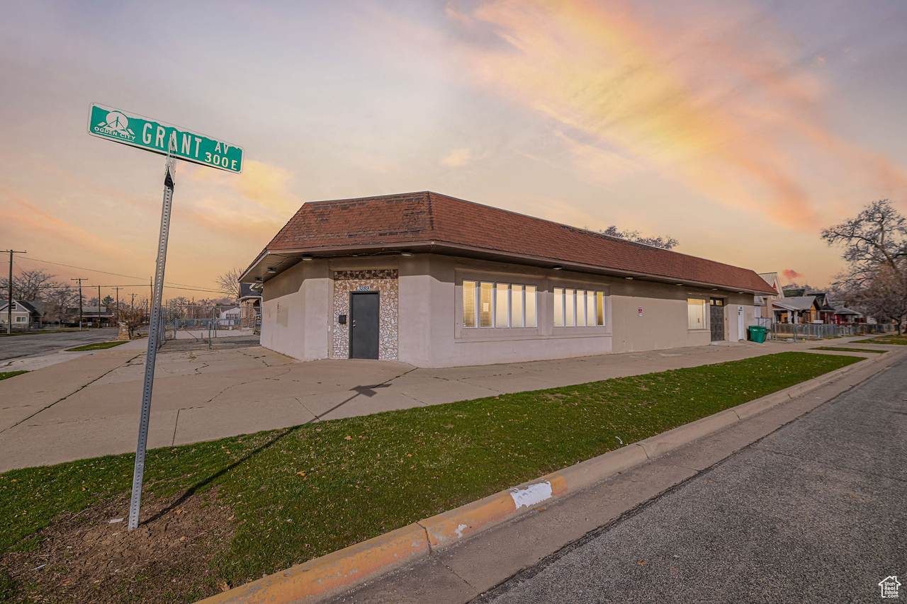 3289 Grant Ave - Photo 1