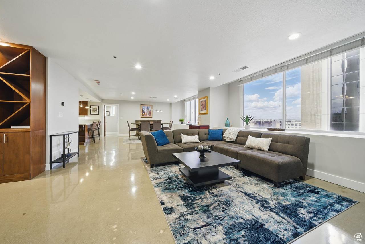 44 Broadway - Photo 1