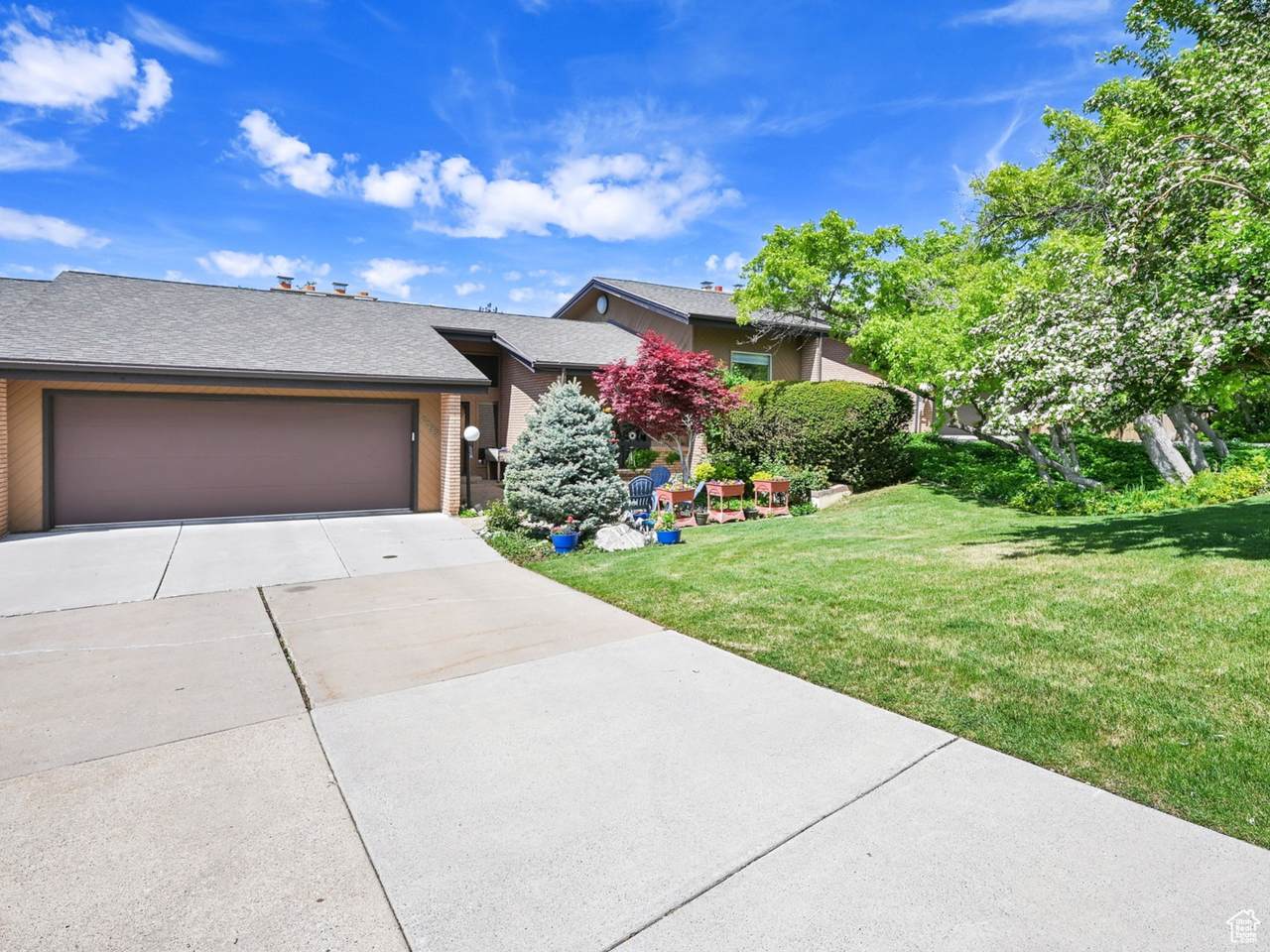 4895 Knollwood Dr - Photo 1