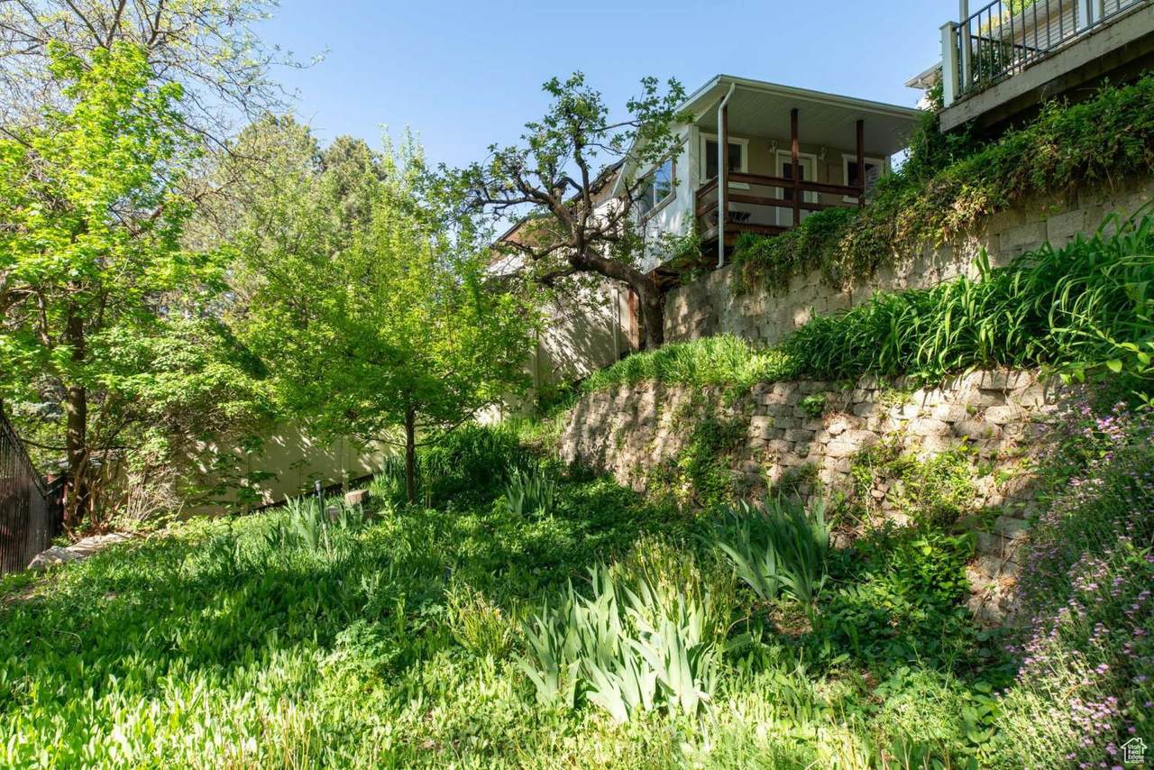 3006 Indian Dr - Photo 1