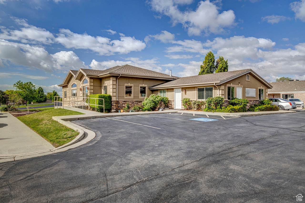 588 Main St - Photo 1