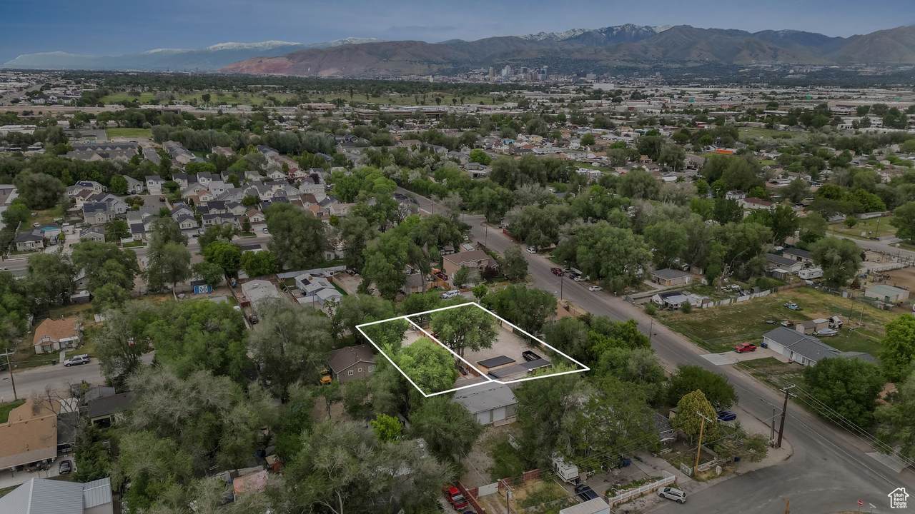 1603 Warnock Ave - Photo 1