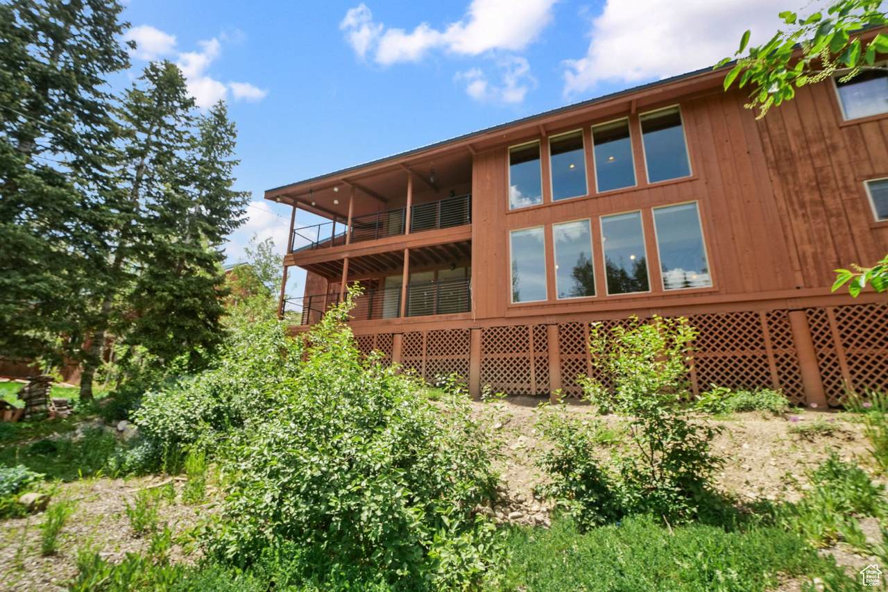 365 Parkview Dr - Photo 1