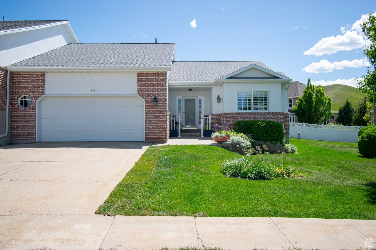 584 Oak Ln - Photo 1