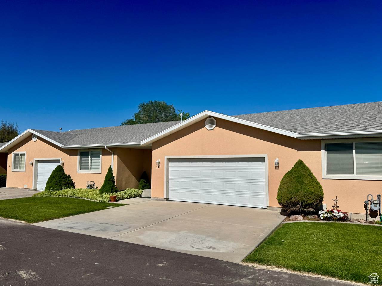 445 Topaz Blvd - Photo 1