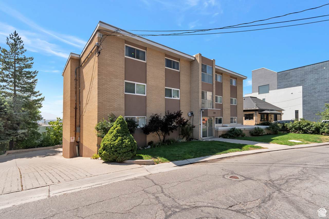 265 Vine St - Photo 1