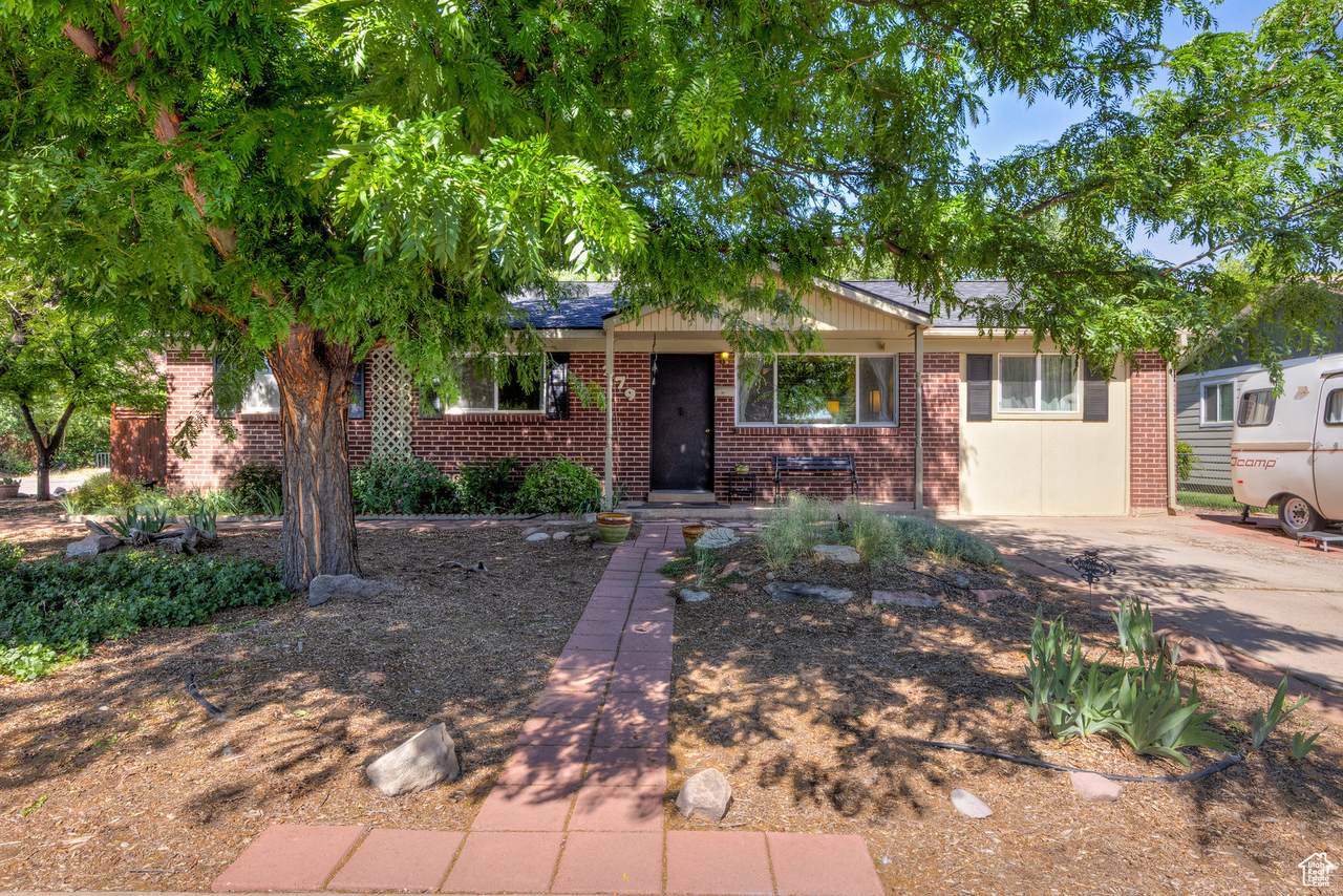 279 Park Rd - Photo 1