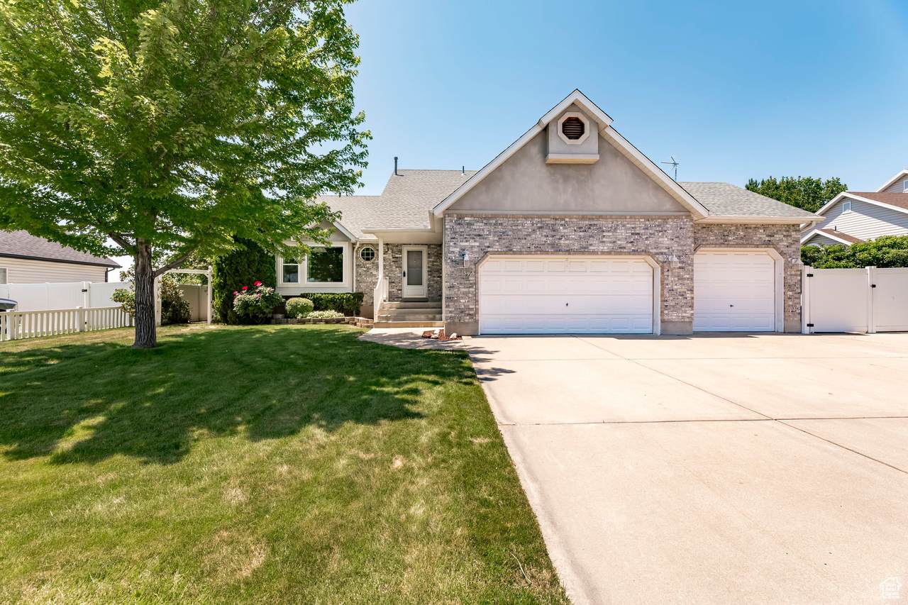 1396 Banbury Dr - Photo 1