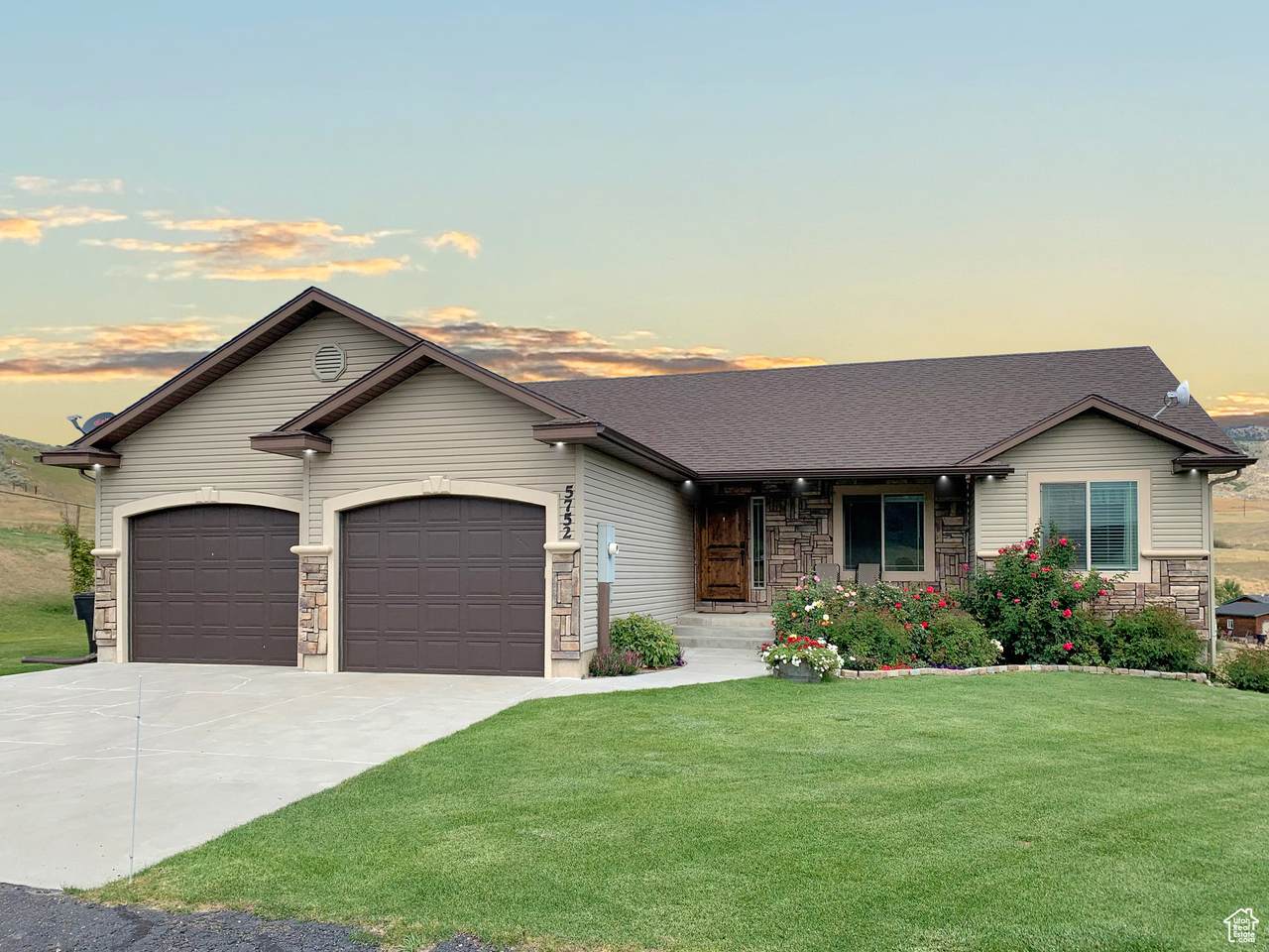 5752 Old Oregon Rd - Photo 1