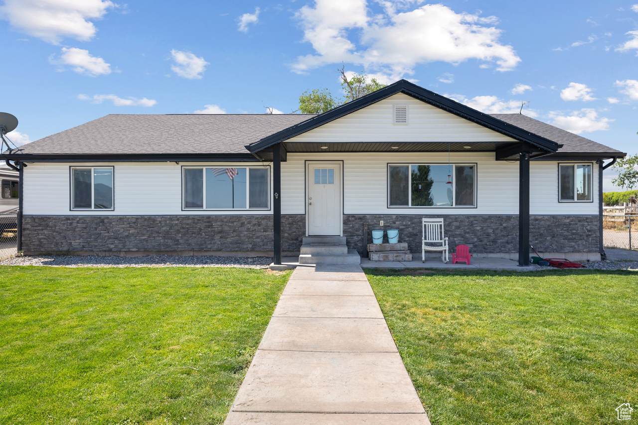 745 Mckellar - Photo 1