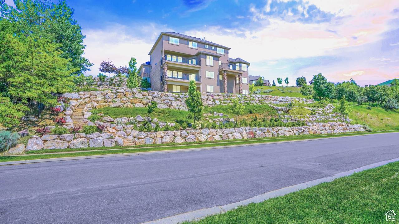 1596 Millbrook Way - Photo 1
