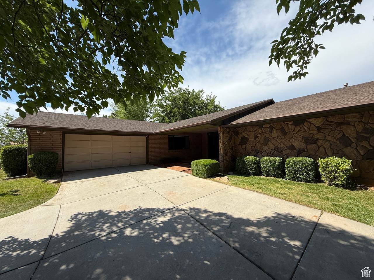 1144 Bloomington Dr - Photo 1