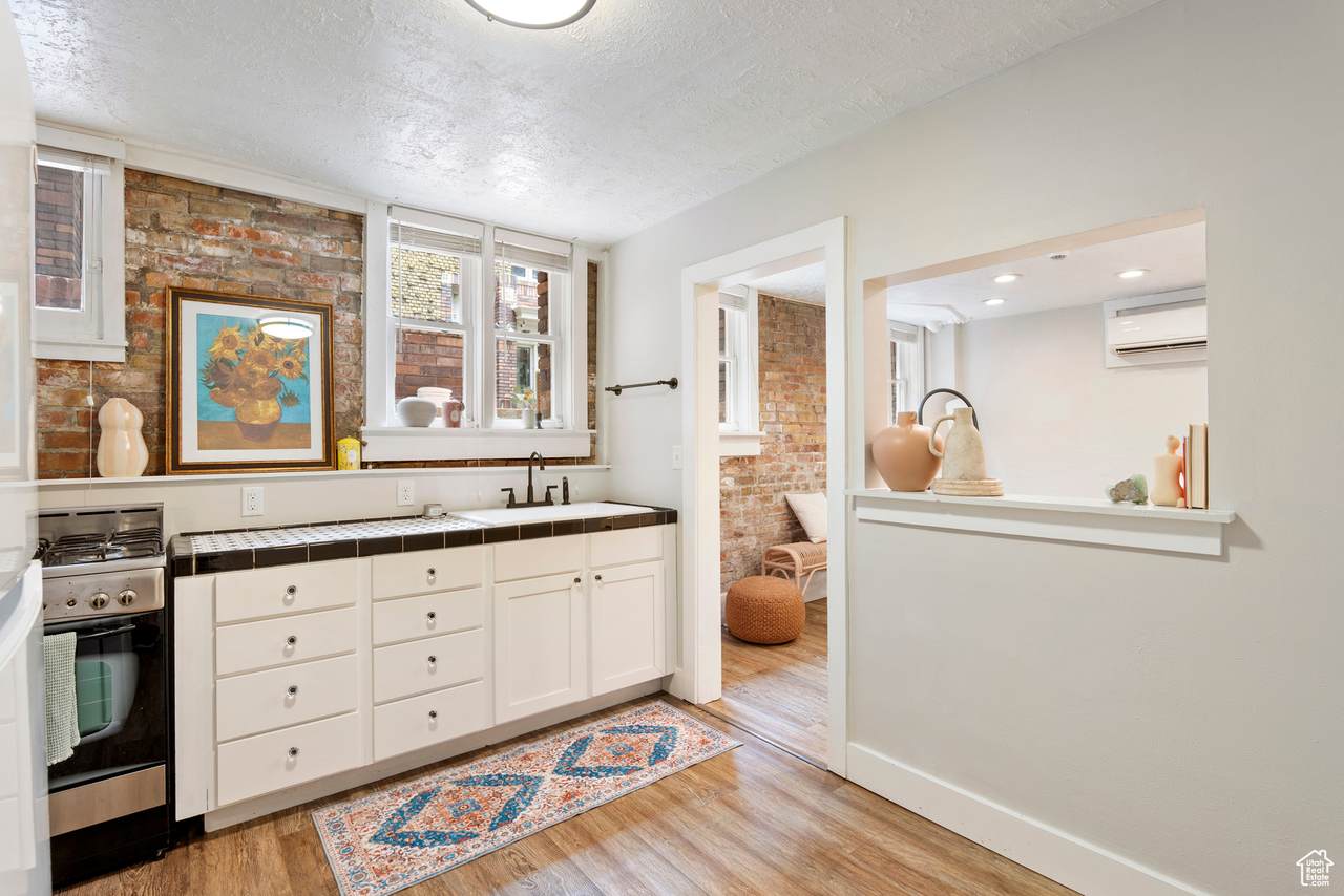 86 B St - Photo 1