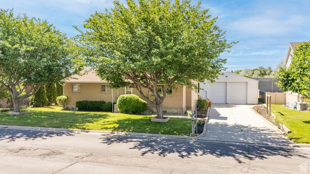 649 Bulldog Cir - Photo 1