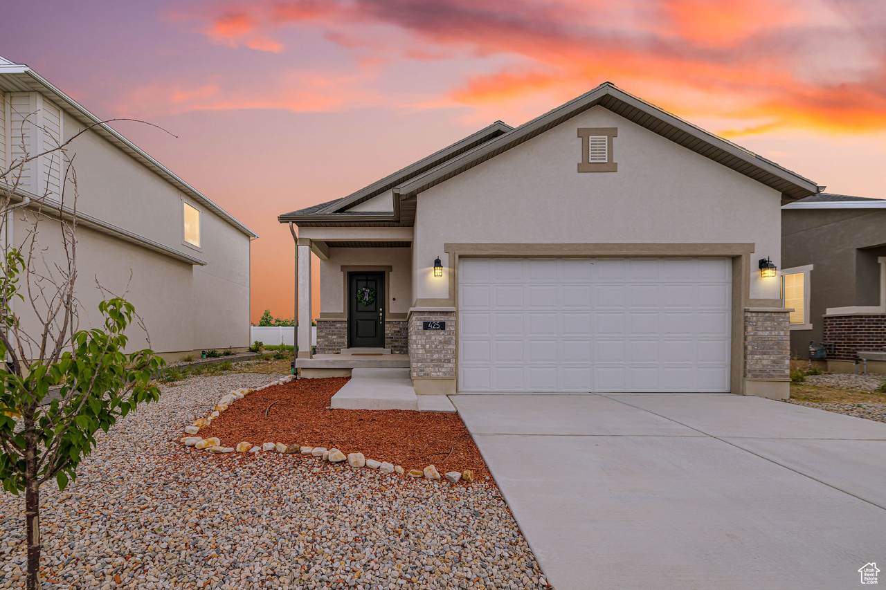 425 Domain Ln - Photo 1