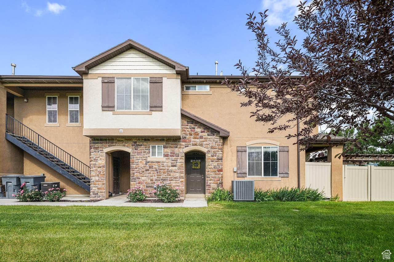 1051 Castleton Dr - Photo 1