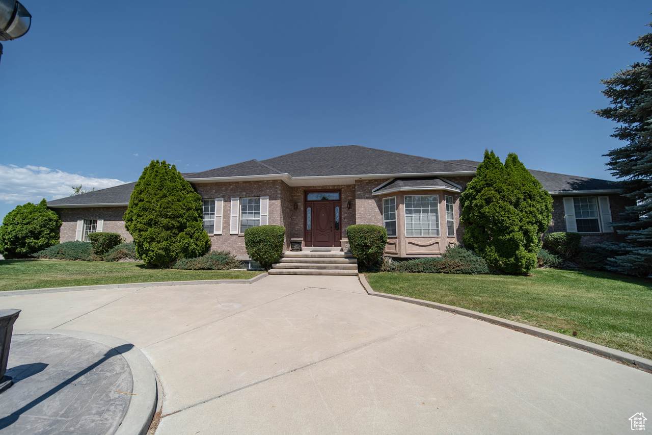 1416 Valley View Dr - Photo 1