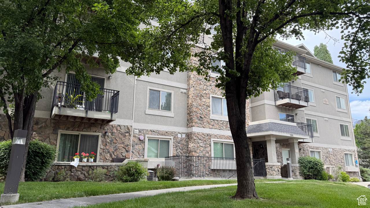 1205 Privet Dr - Photo 1