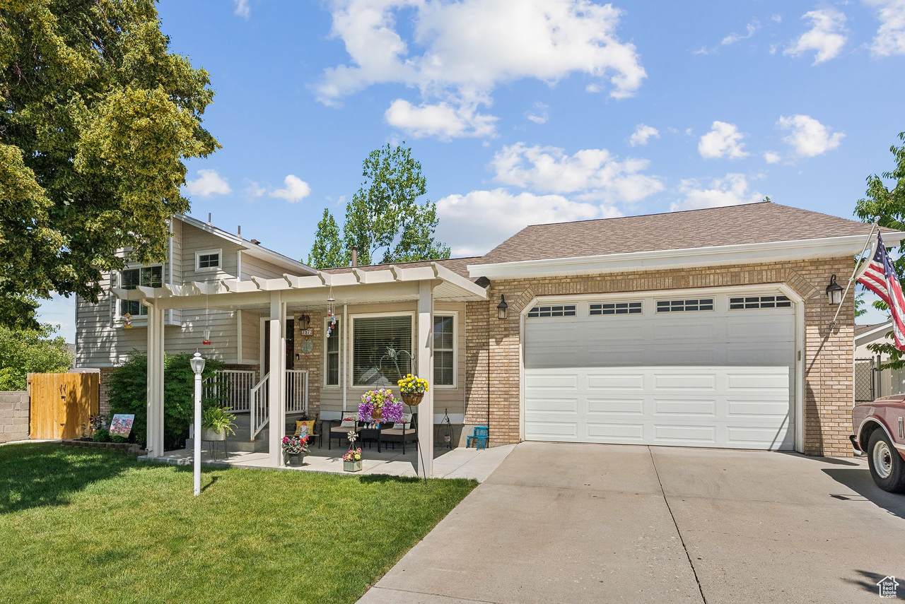 3573 Deann Dr - Photo 1