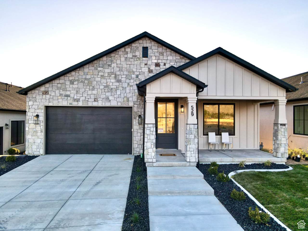 683 Heritage St - Photo 1