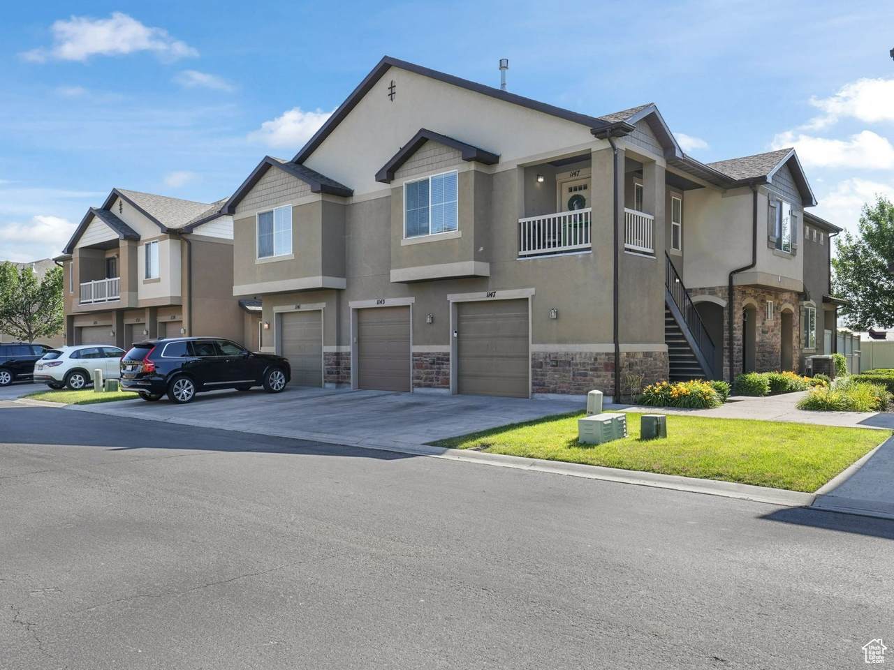 1147 Abbotsford Dr - Photo 1